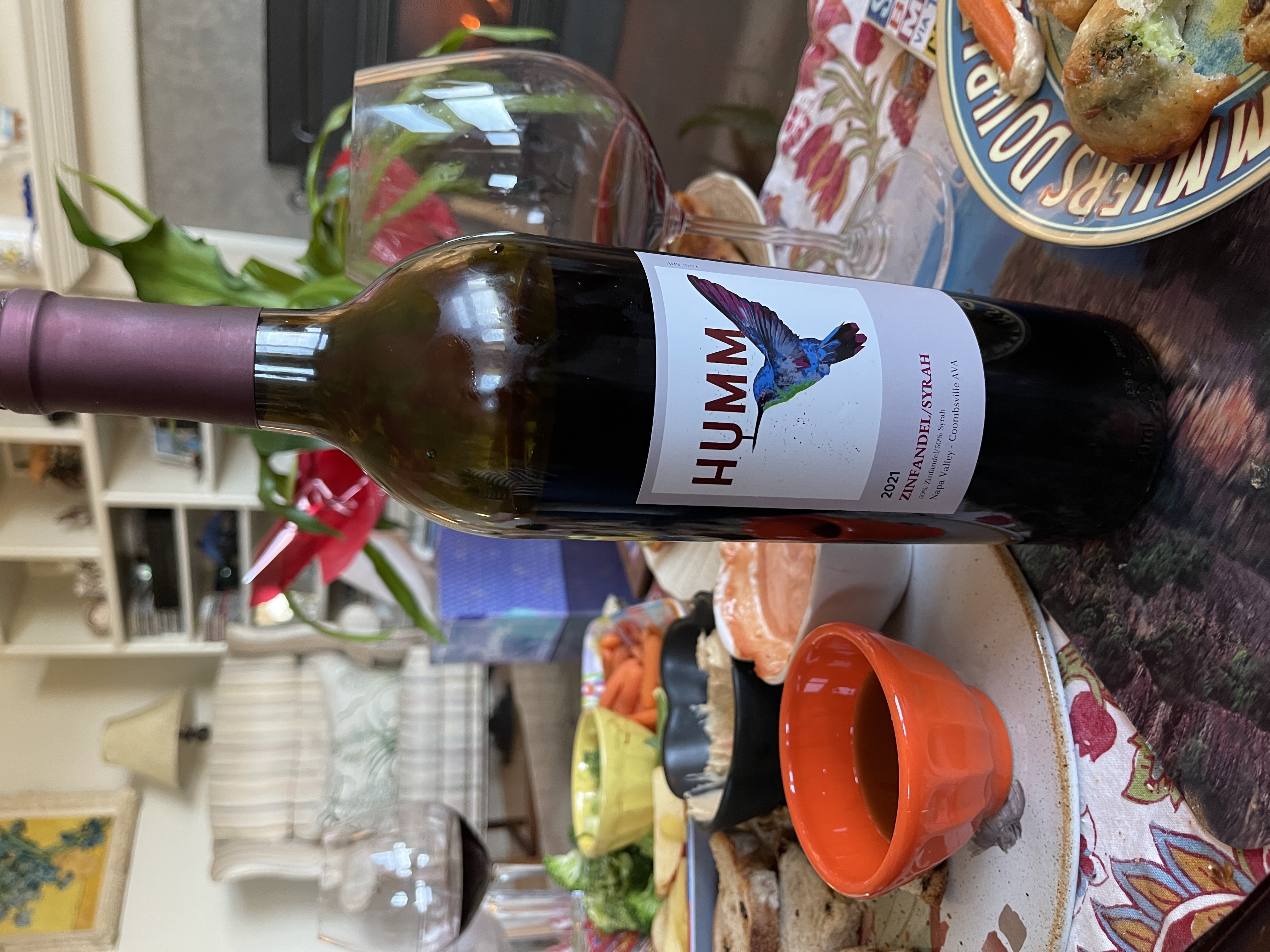 Humm 2021 Zinfandel Syrah bottle